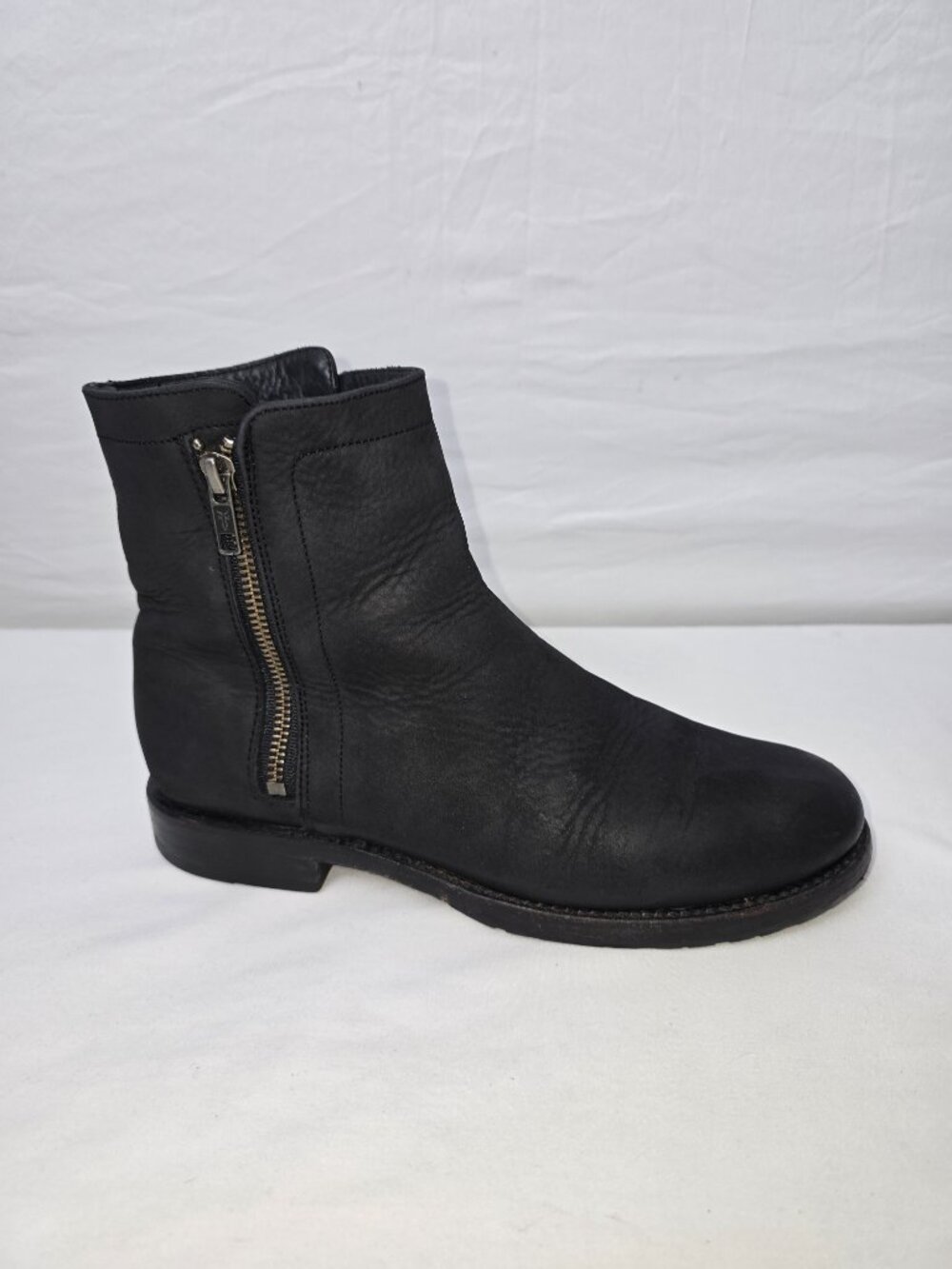 Frye Natalie Women's Black Oiled Leather Double Zip Bootie Boot Size 8.5 B